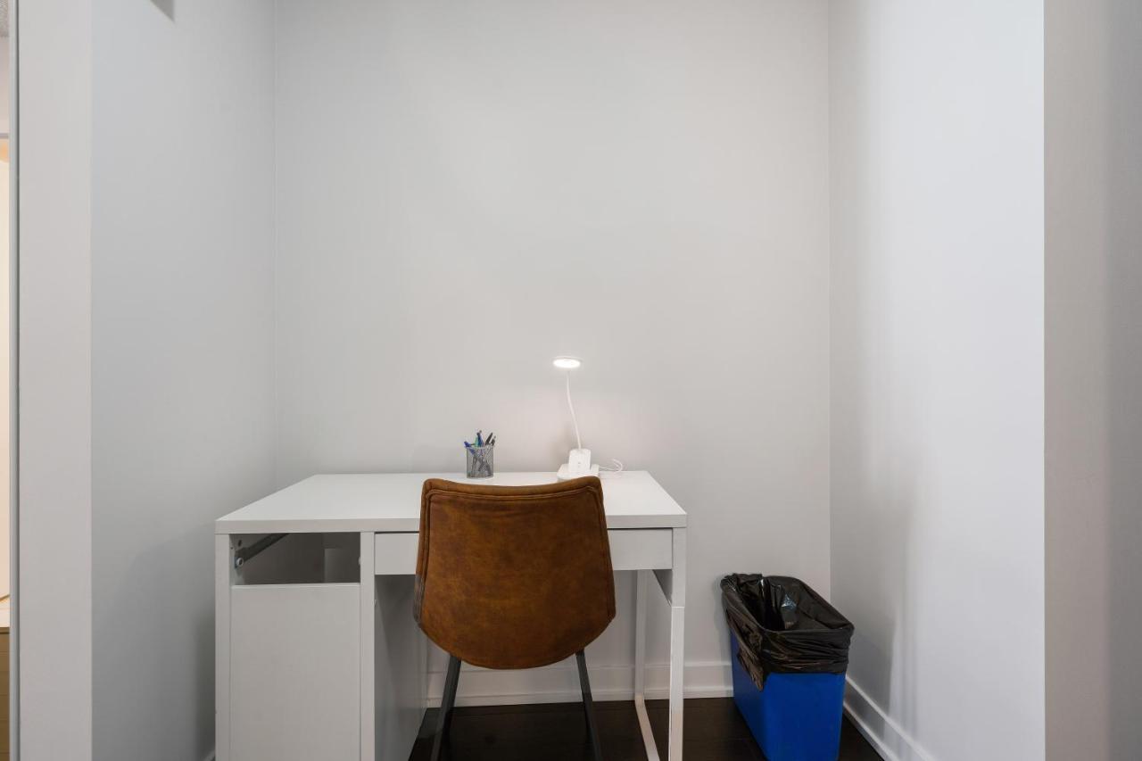 Family Oriented Downtown Toronto 2Bdrm Condo With Parking & Office Space מראה חיצוני תמונה