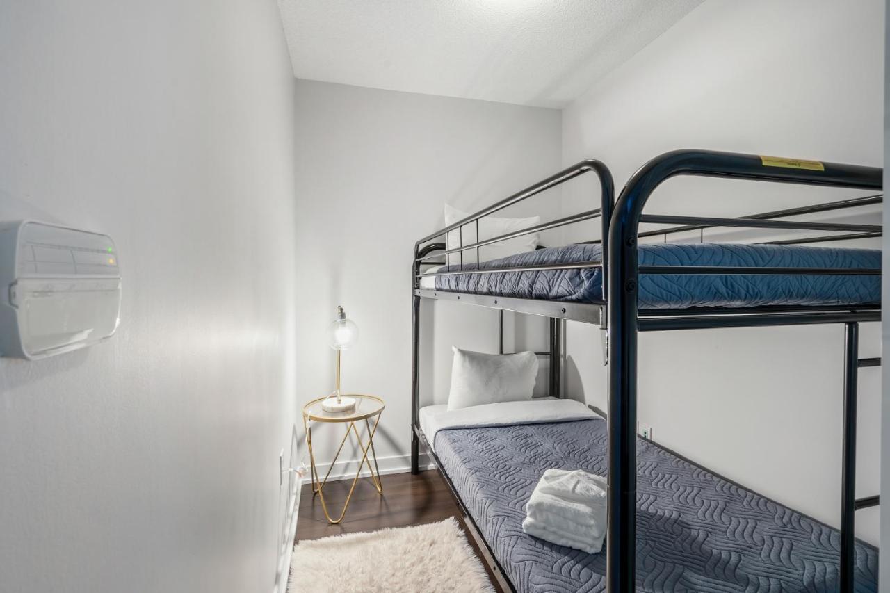 Family Oriented Downtown Toronto 2Bdrm Condo With Parking & Office Space מראה חיצוני תמונה