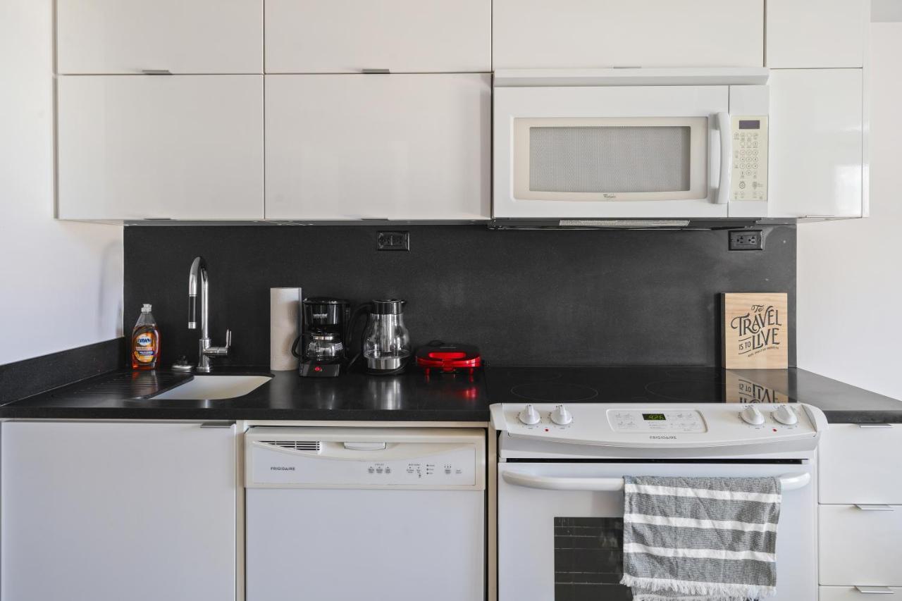 Family Oriented Downtown Toronto 2Bdrm Condo With Parking & Office Space מראה חיצוני תמונה