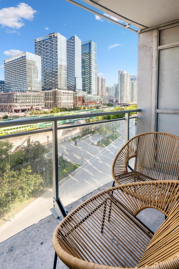 Family Oriented Downtown Toronto 2Bdrm Condo With Parking & Office Space מראה חיצוני תמונה