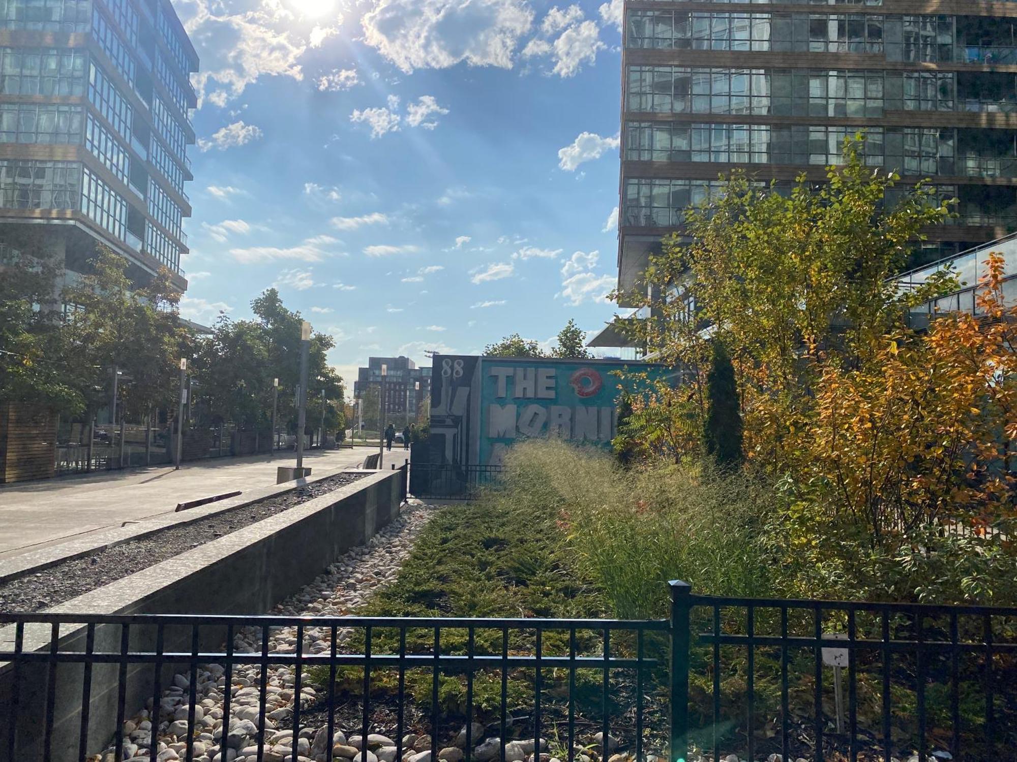 Family Oriented Downtown Toronto 2Bdrm Condo With Parking & Office Space מראה חיצוני תמונה