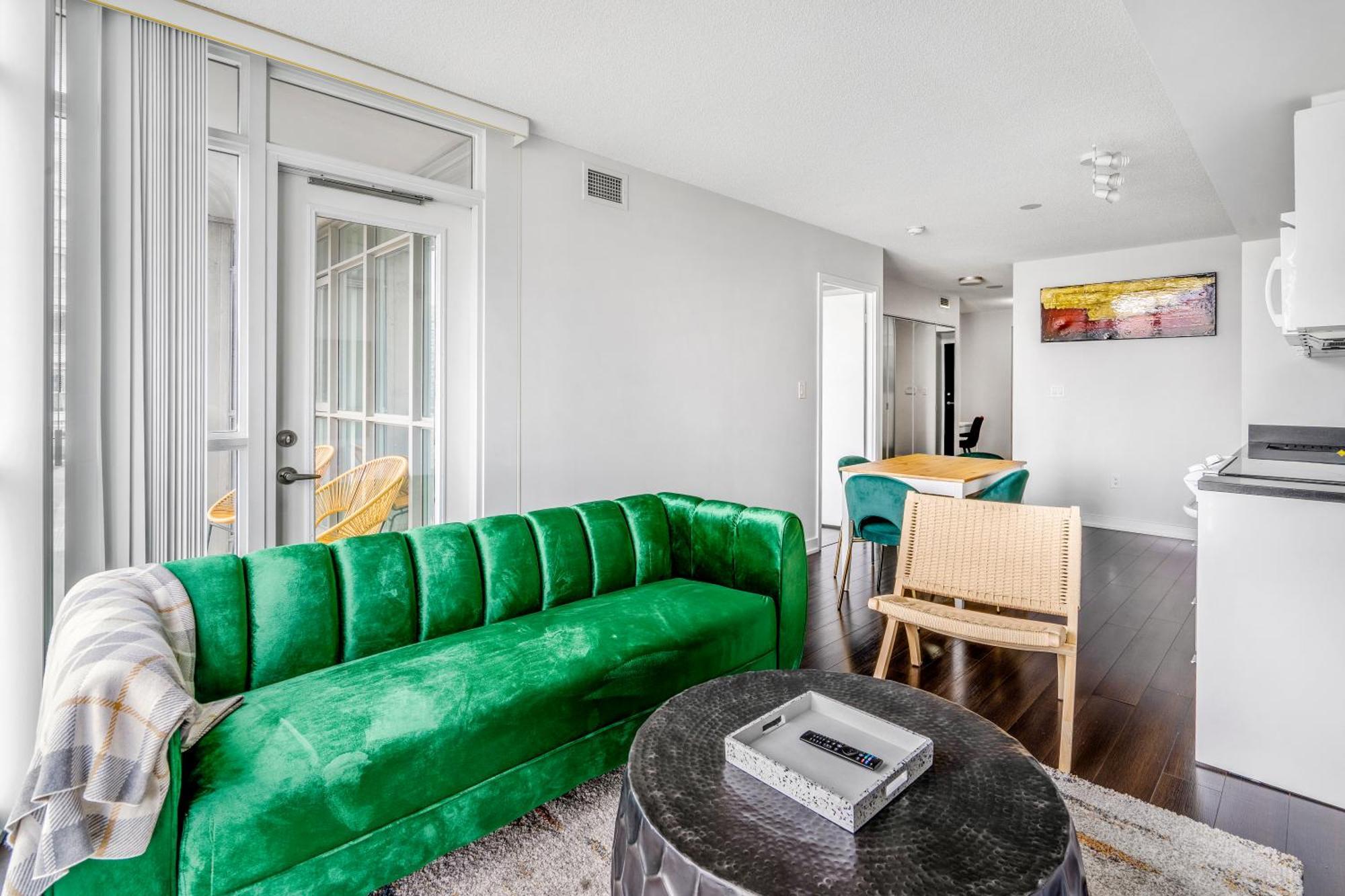 Family Oriented Downtown Toronto 2Bdrm Condo With Parking & Office Space מראה חיצוני תמונה