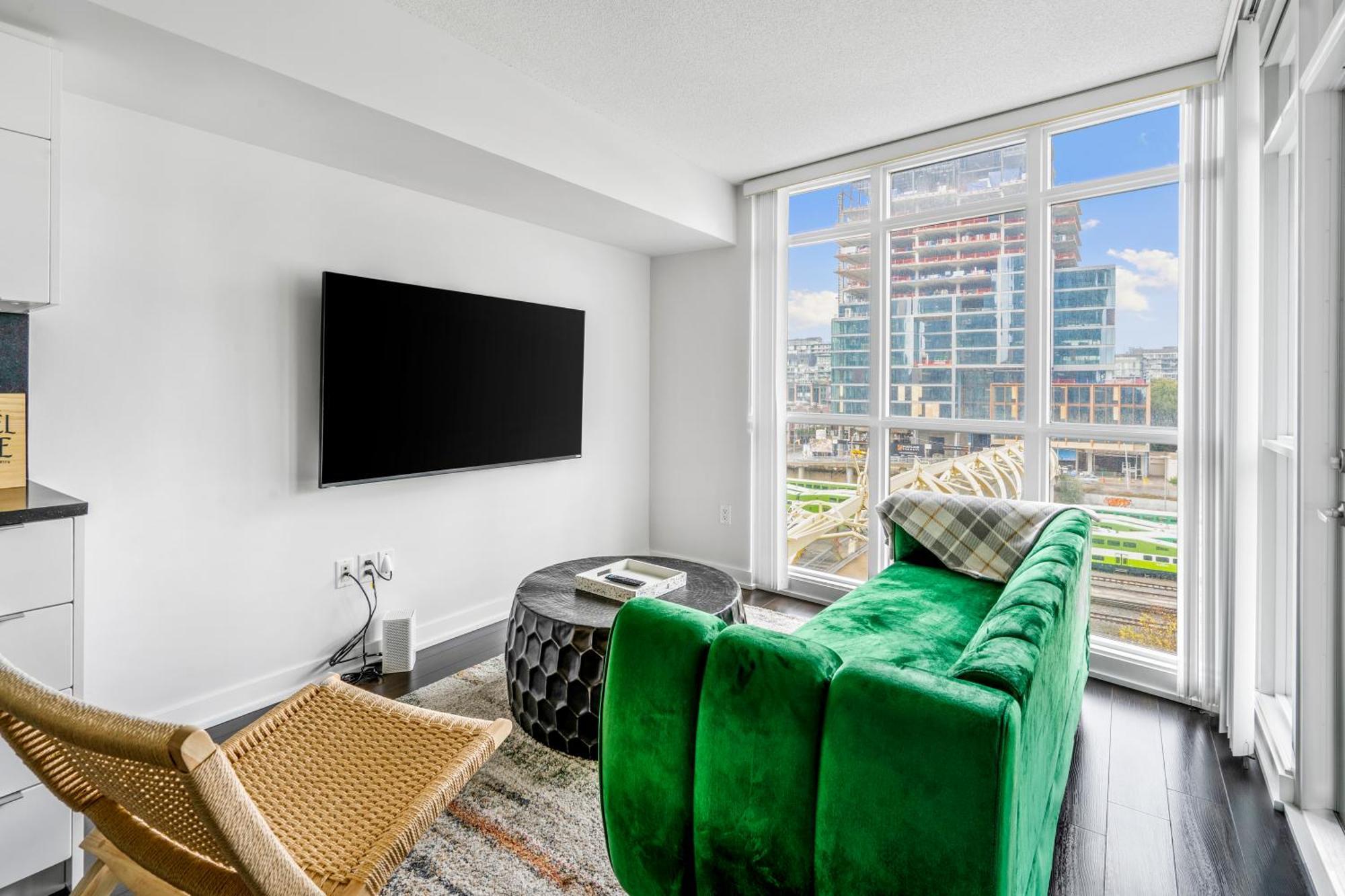 Family Oriented Downtown Toronto 2Bdrm Condo With Parking & Office Space מראה חיצוני תמונה