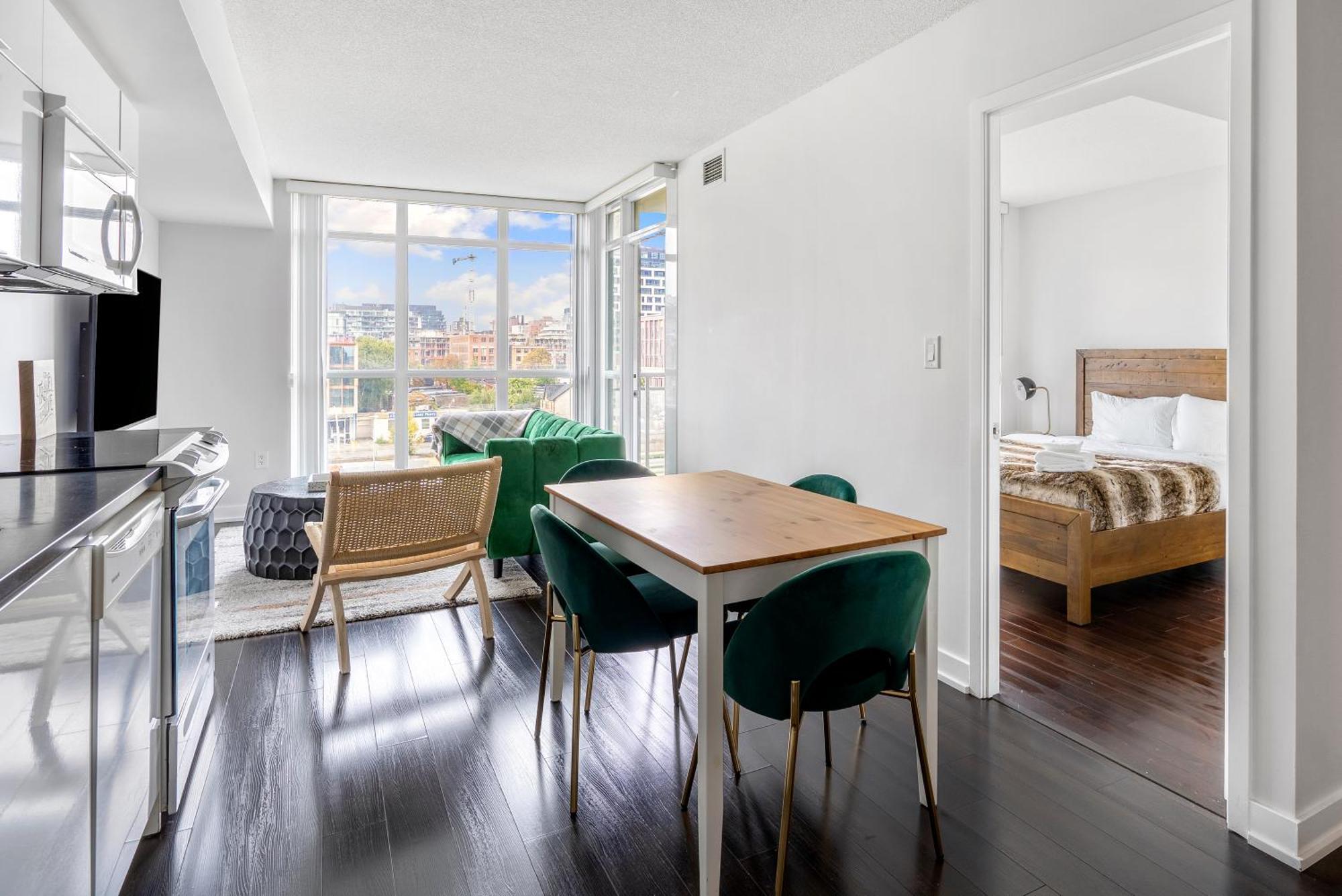 Family Oriented Downtown Toronto 2Bdrm Condo With Parking & Office Space מראה חיצוני תמונה