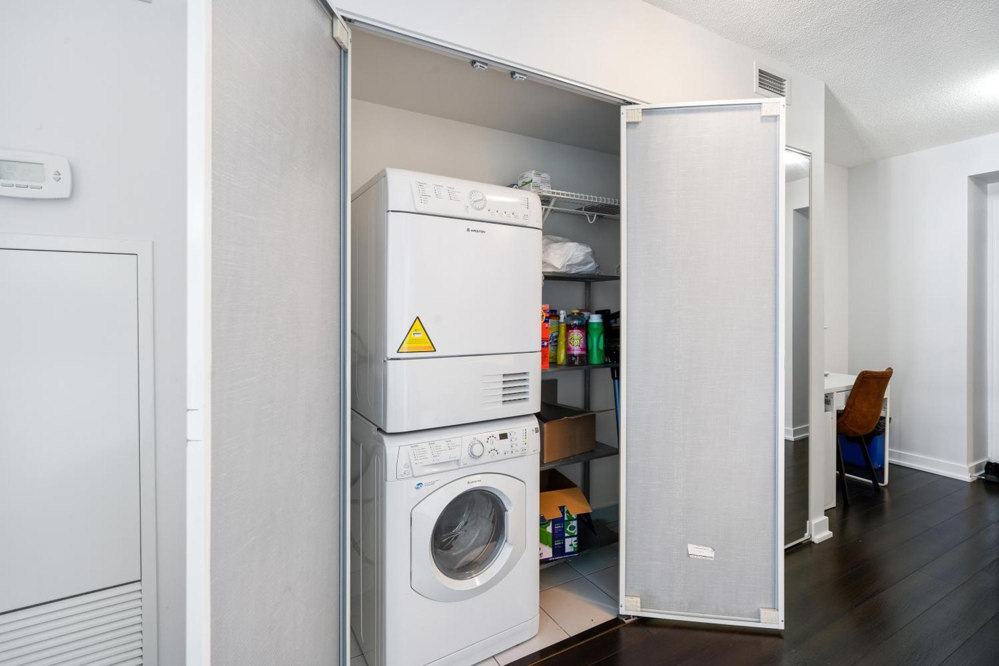 Family Oriented Downtown Toronto 2Bdrm Condo With Parking & Office Space מראה חיצוני תמונה